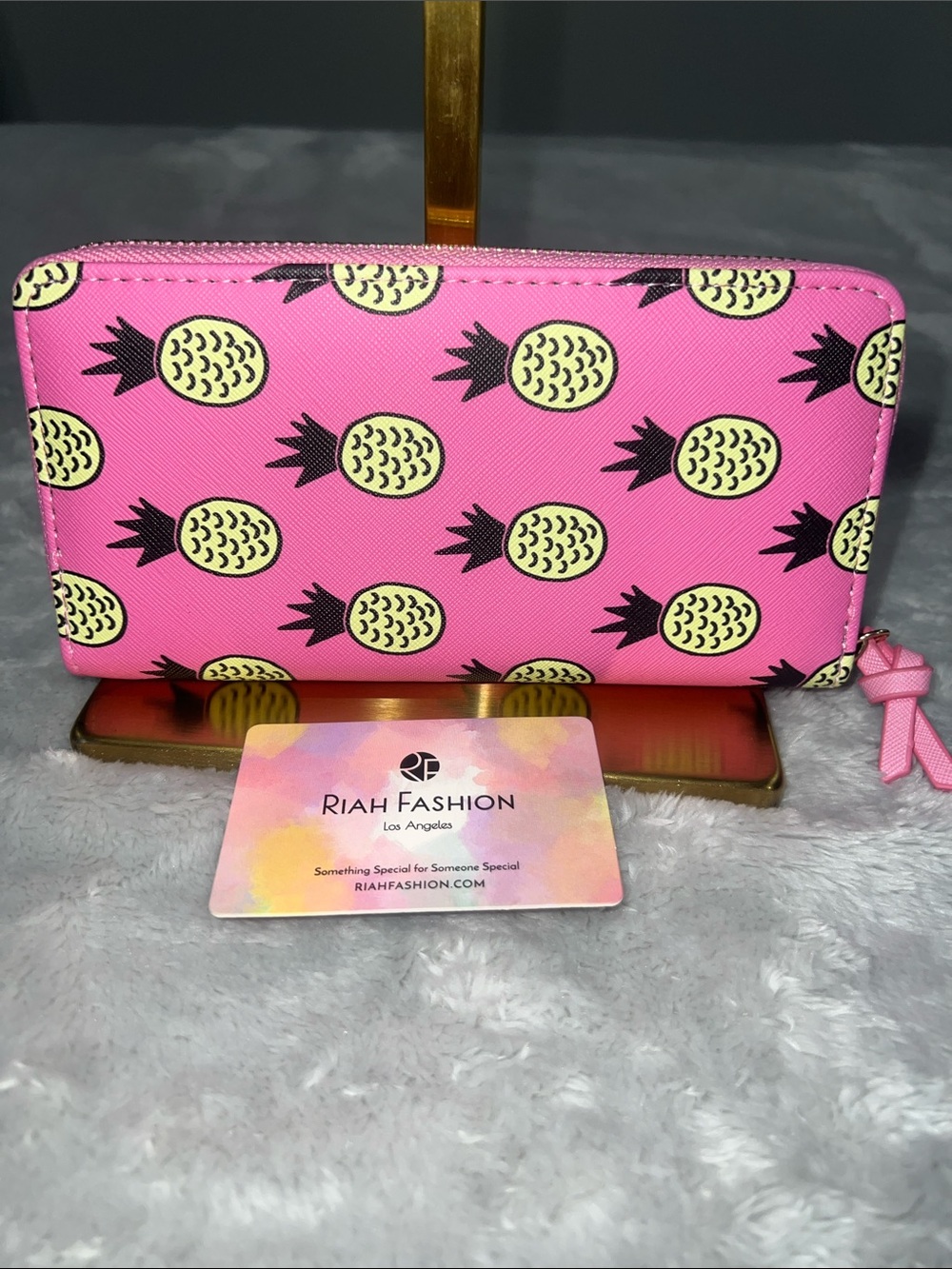 🍍 Women’s Pineapple Print Zip around Pink Wallet- NEW